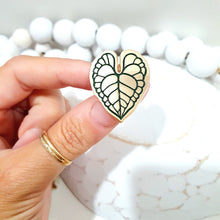 Load image into Gallery viewer, Anthurium Leaf Lapel Pin