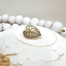 Load image into Gallery viewer, Anthurium Leaf Lapel Pin